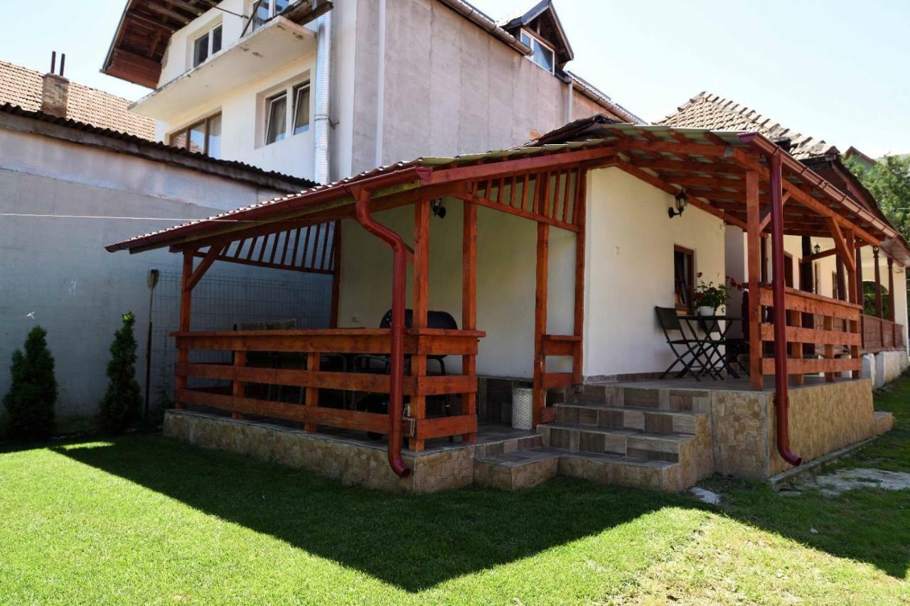Hotel Casa Optim à Călimăneşti Extérieur photo